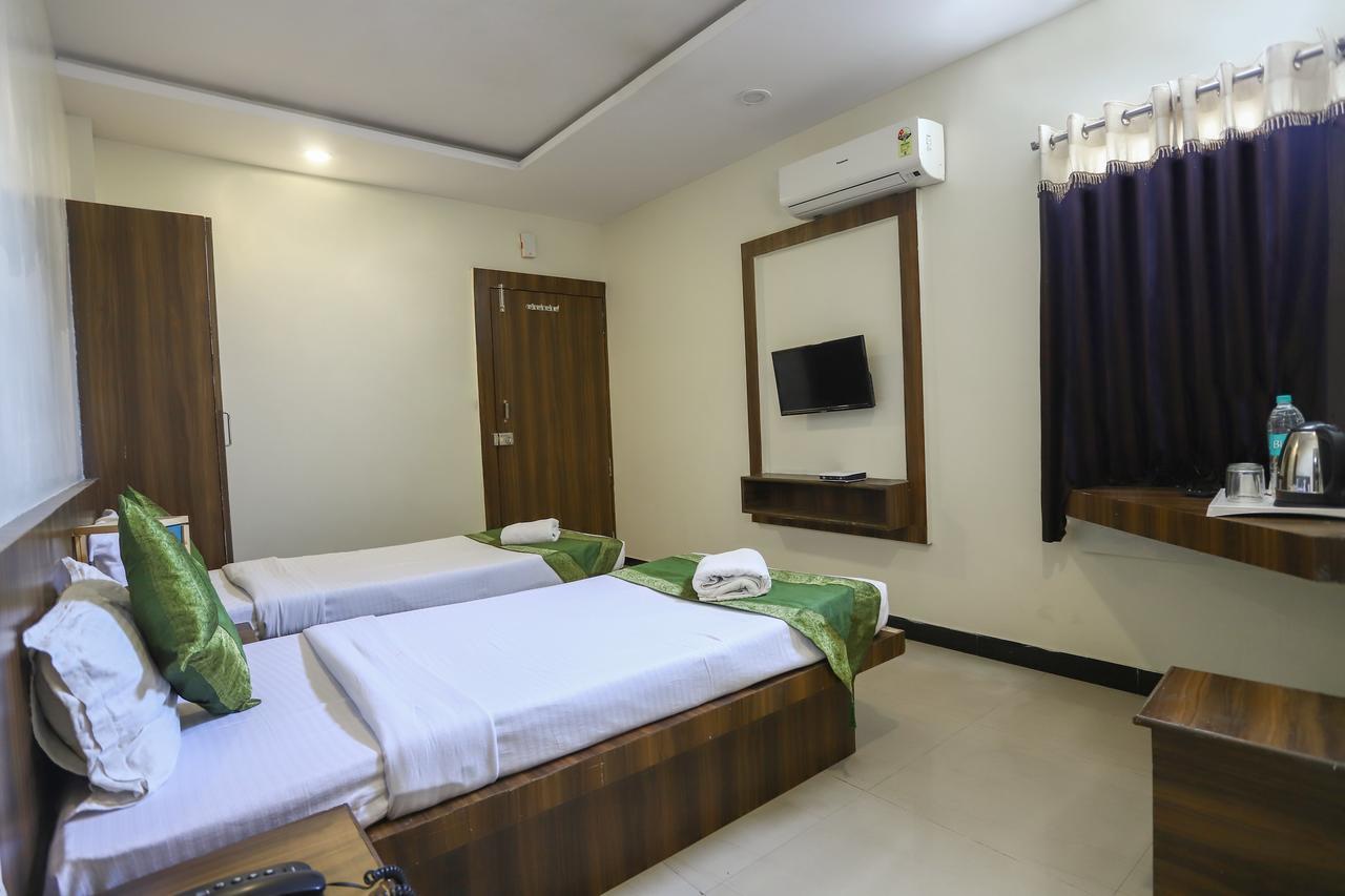 Hotel Ashoka Palace Ujjain Exterior foto